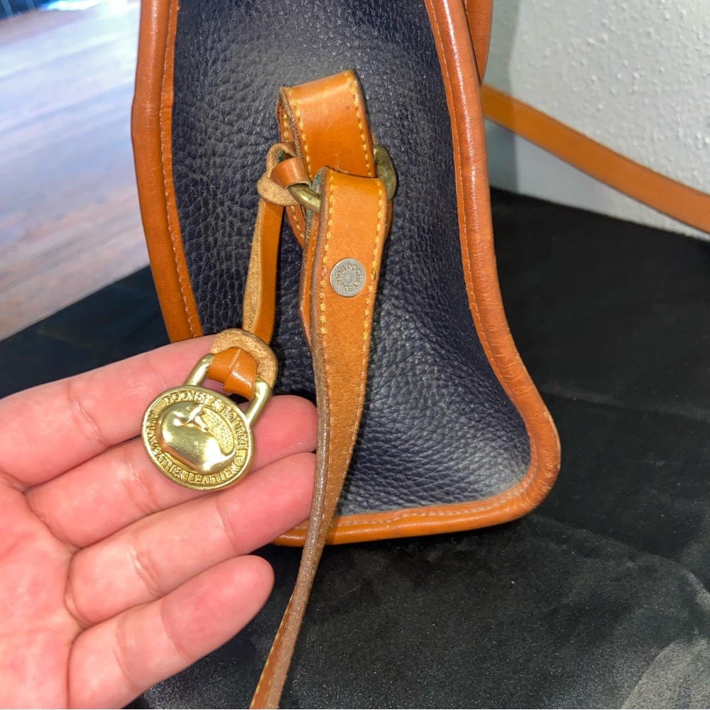 “Essex” Dooney and Bourke vintage black and Tan Leather Crossbody Bag - Picture 6 of 14